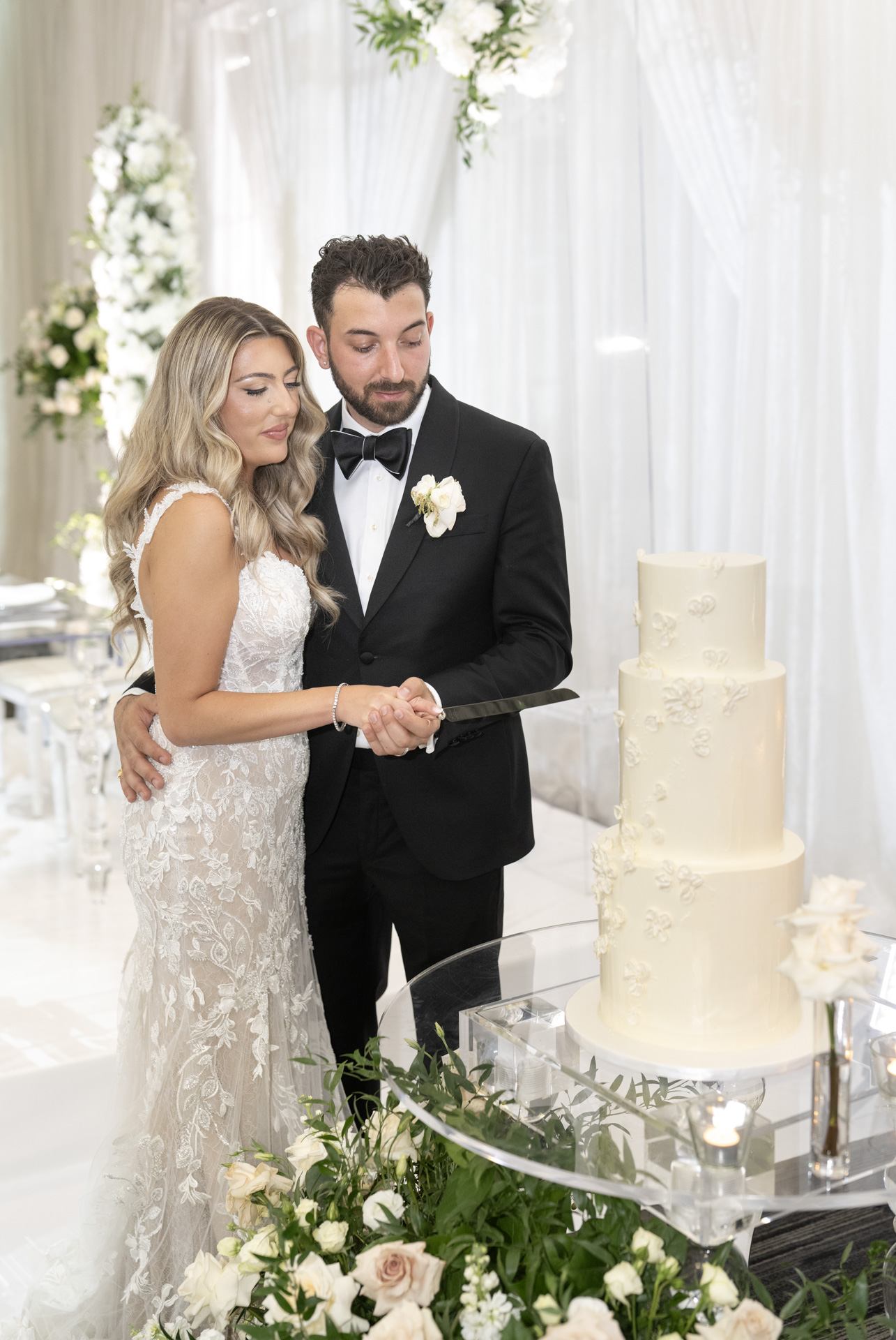 bride-groom-wedding-cake